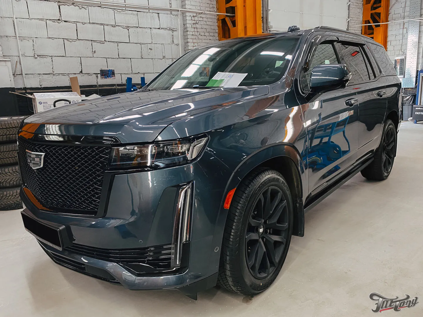 Фирменный Шиномонтаж на вибростенде на стендах Hunter для Cadillac Escalade